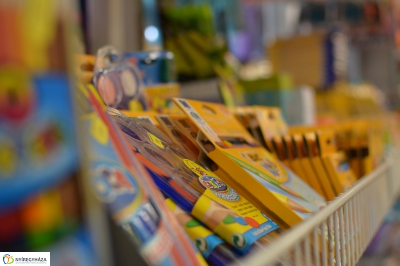 Megkezdődött a tanszer vásárlás