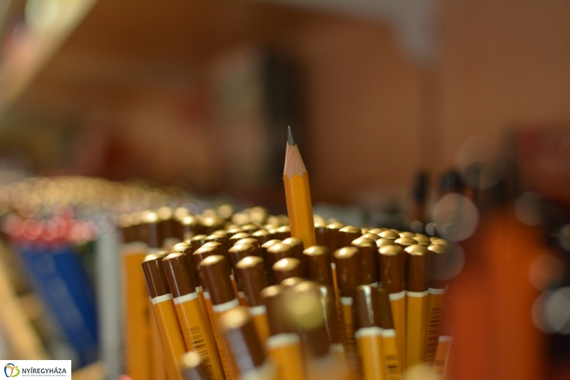 Megkezdődött a tanszer vásárlás