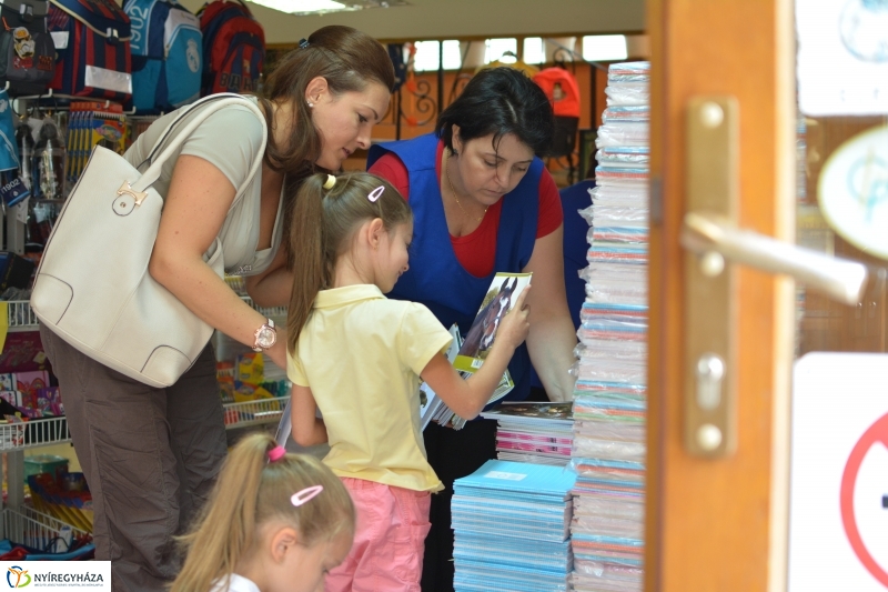 Megkezdődött a tanszer vásárlás