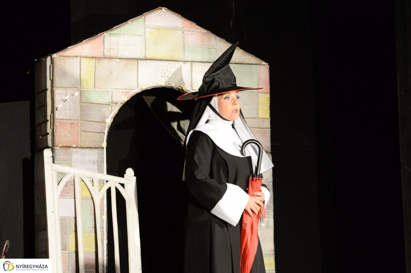 Apácák a Mandala Színpadán