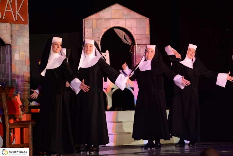 Apácák a Mandala Színpadán