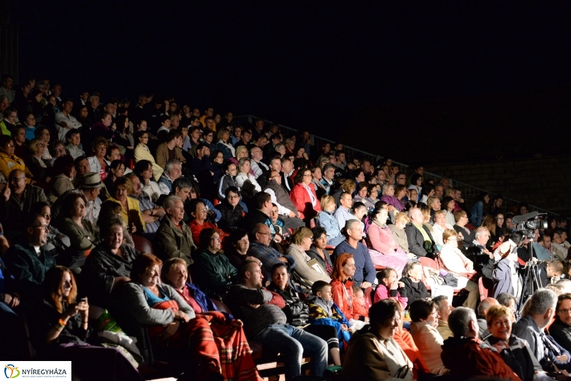 Apácák a Mandala Színpadán