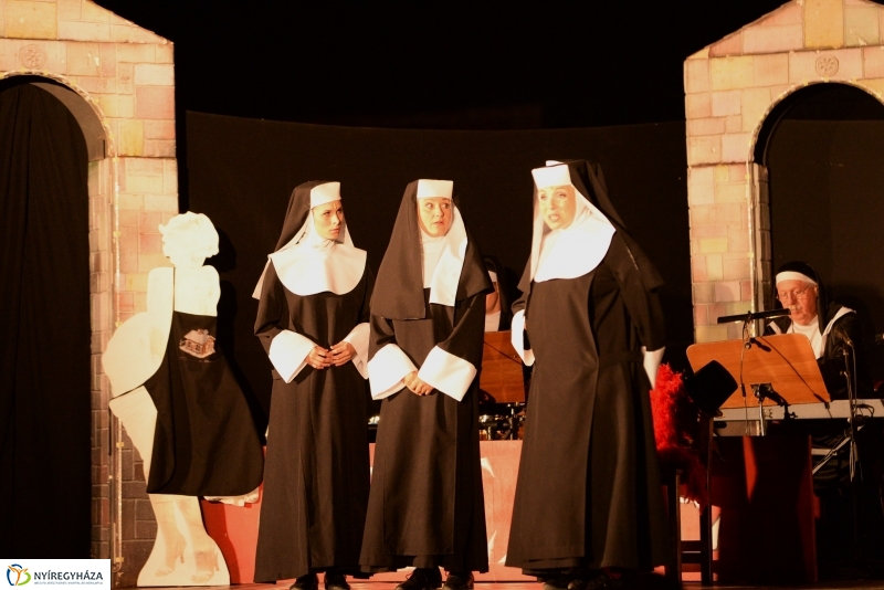 Apácák a Mandala Színpadán