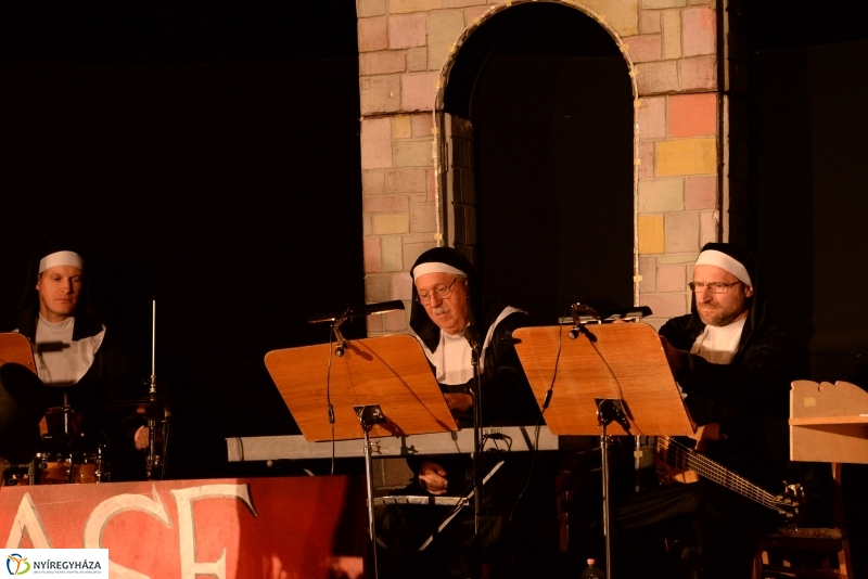 Apácák a Mandala Színpadán