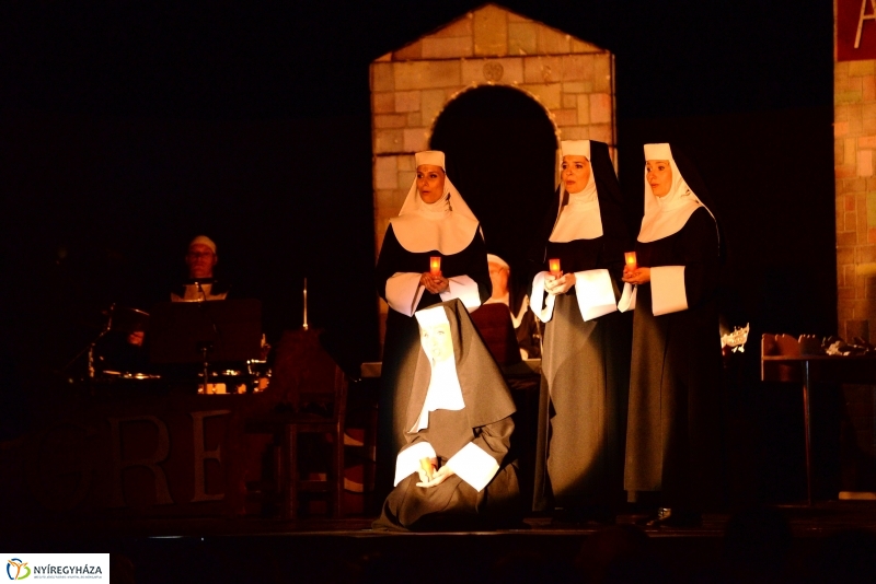 Apácák a Mandala Színpadán