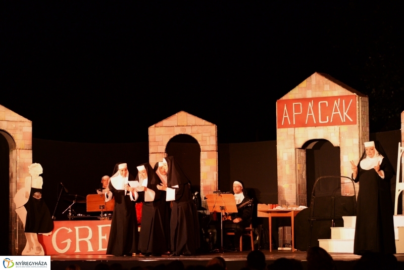 Apácák a Mandala Színpadán