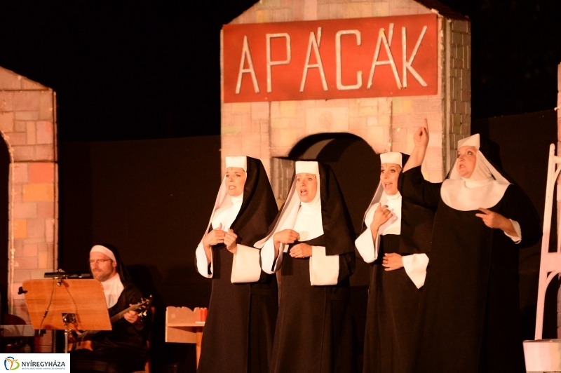 Apácák a Mandala Színpadán