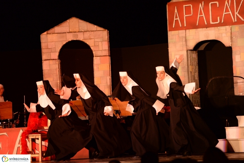 Apácák a Mandala Színpadán