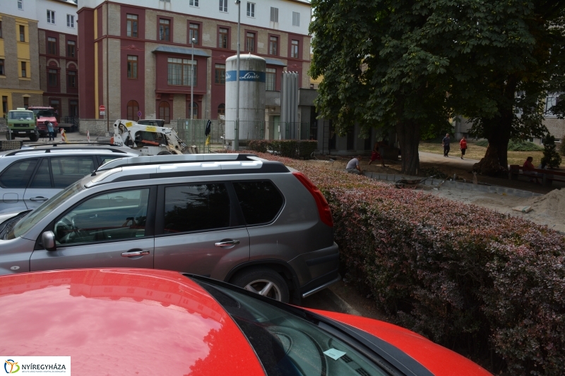 Változik a parkolási rend a Kórházban
