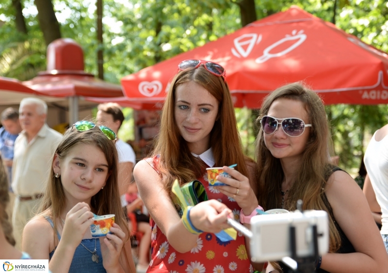 Ukrán gyerekek az Állatparkban