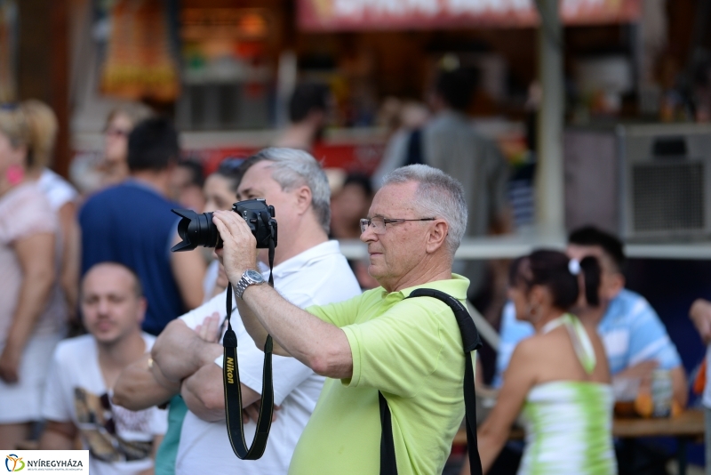 A Szabolcs Néptánc Együttes fellépése a Sóstói Serfeszten