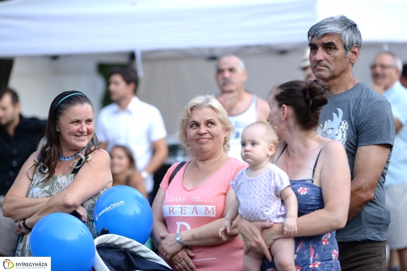 A Szabolcs Néptánc Együttes fellépése a Sóstói Serfeszten