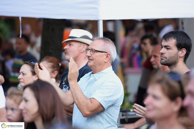 A Szabolcs Néptánc Együttes fellépése a Sóstói Serfeszten