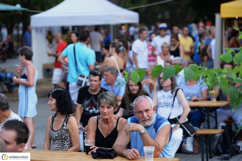 A Szabolcs Néptánc Együttes fellépése a Sóstói Serfeszten