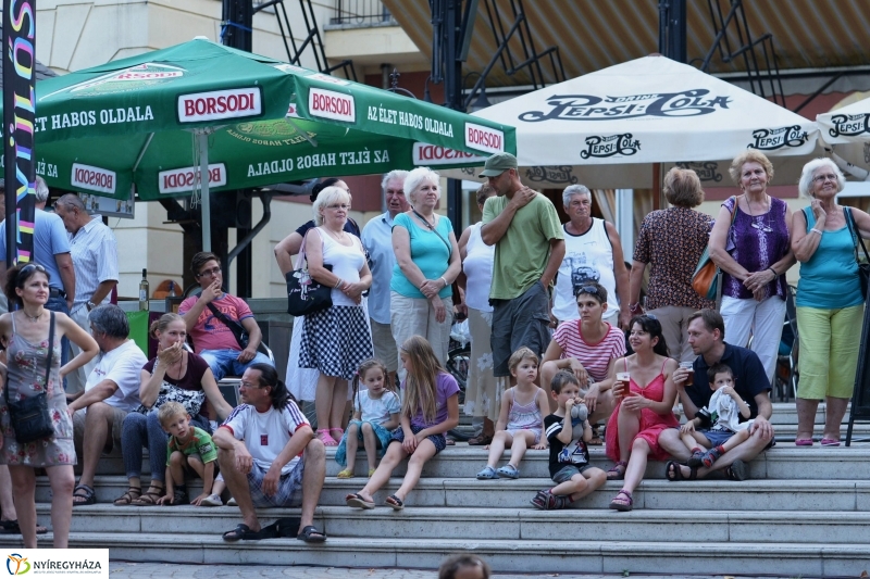 A Szabolcs Néptánc Együttes fellépése a Sóstói Serfeszten