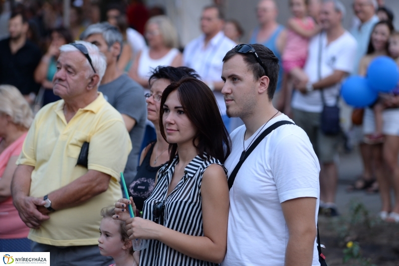 A Szabolcs Néptánc Együttes fellépése a Sóstói Serfeszten