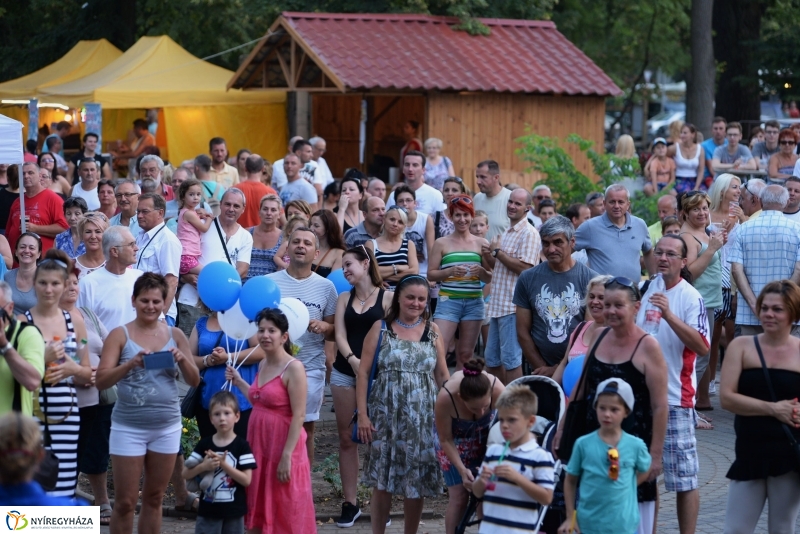 A Szabolcs Néptánc Együttes fellépése a Sóstói Serfeszten