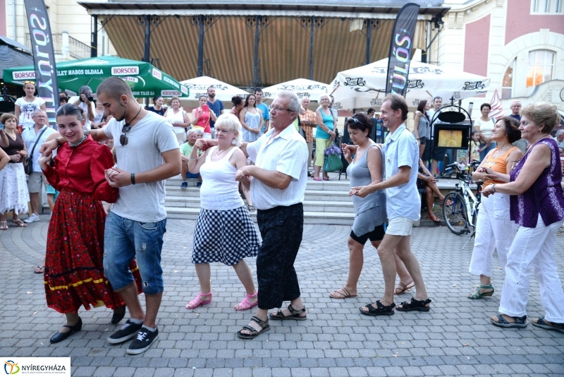 A Szabolcs Néptánc Együttes fellépése a Sóstói Serfeszten