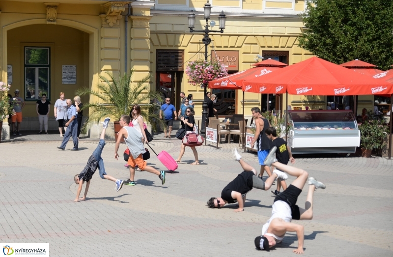 Flashmob a Kossuth téren