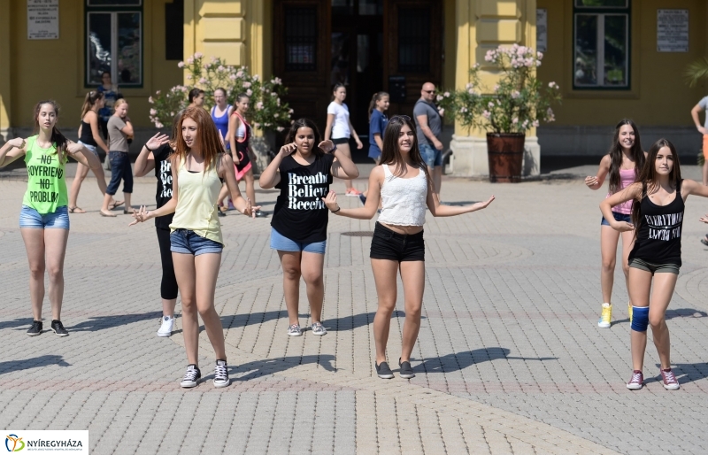 Flashmob a Kossuth téren