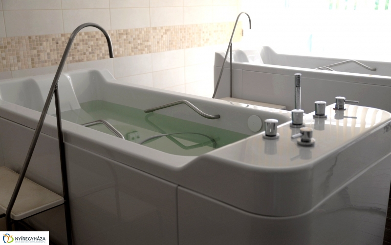 Megnyitott az új fürdőgyógyászat a Sóstón