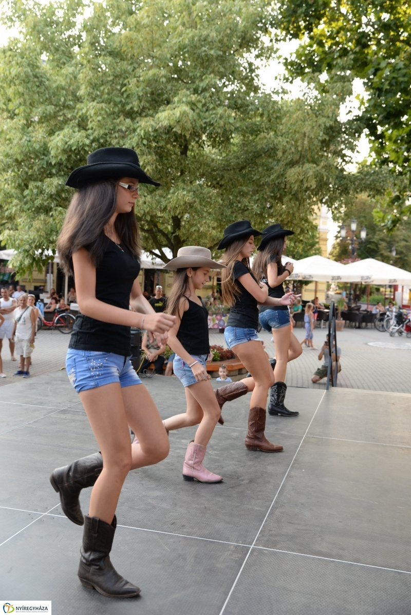 A Keleti Sasfiókák a Kossuth téri nyári esték fellépői