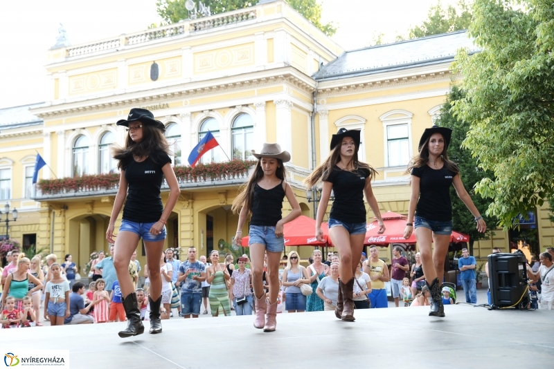 A Keleti Sasfiókák a Kossuth téri nyári esték fellépői