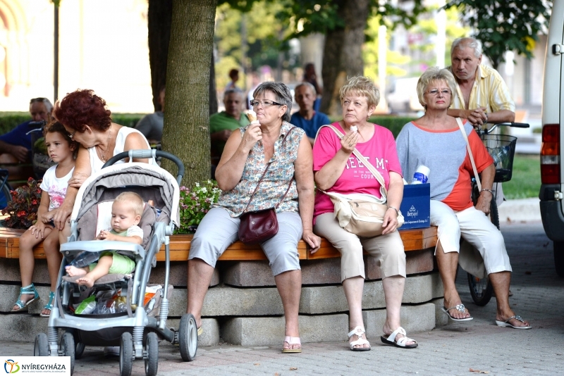 A Keleti Sasfiókák a Kossuth téri nyári esték fellépői