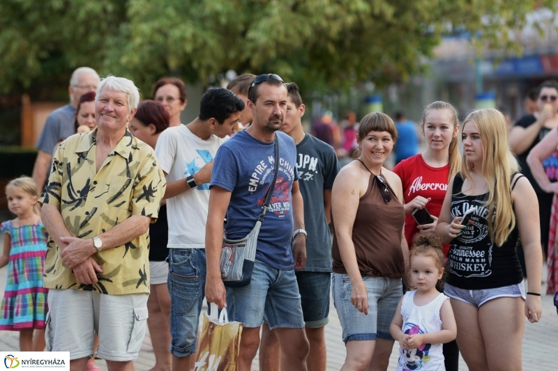 A Keleti Sasfiókák a Kossuth téri nyári esték fellépői