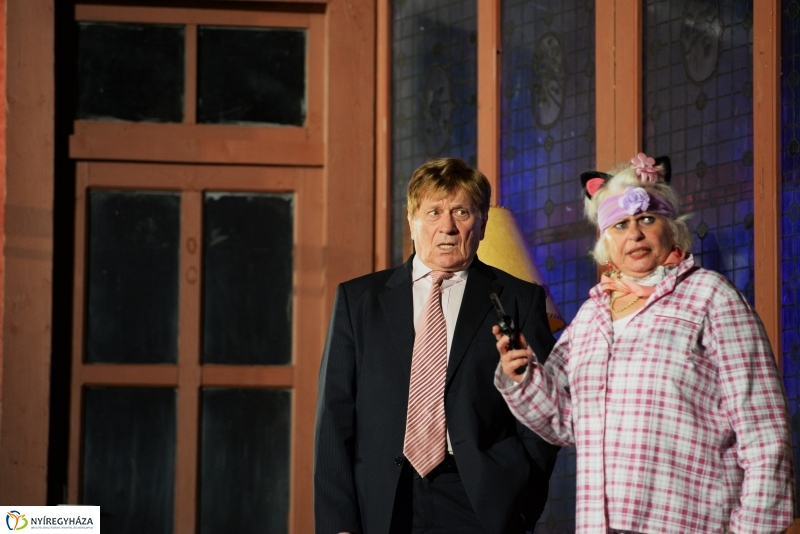 Félre lépni tilos-a Mandala színpadán