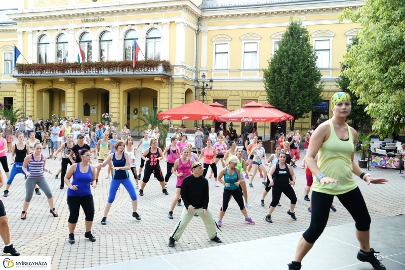 Zumba a Kossuth téren