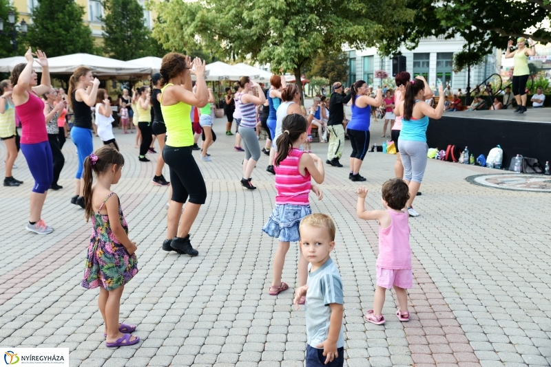 Zumba a Kossuth téren