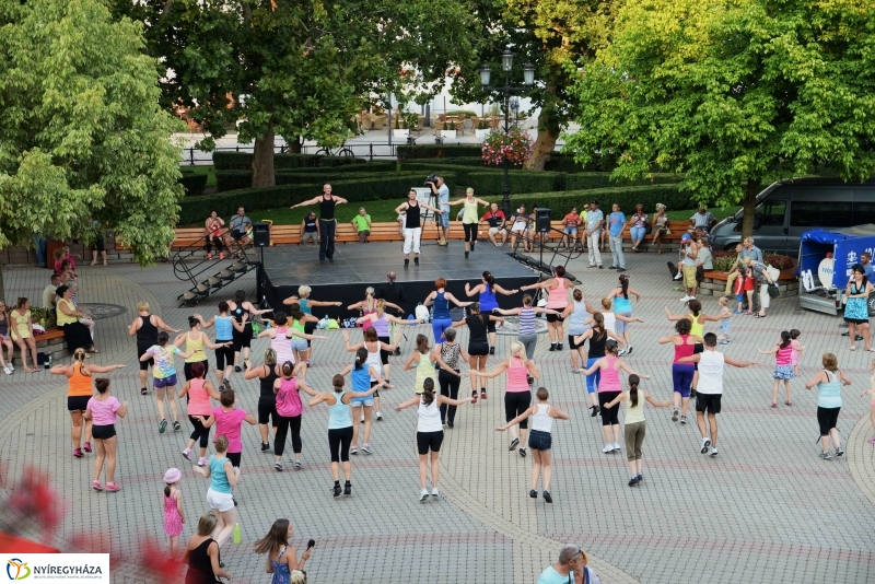 Zumba a Kossuth téren