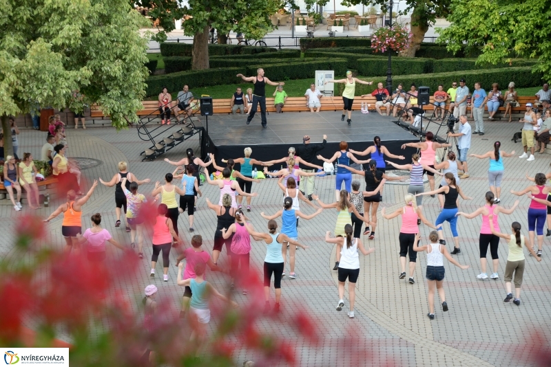 Zumba a Kossuth téren