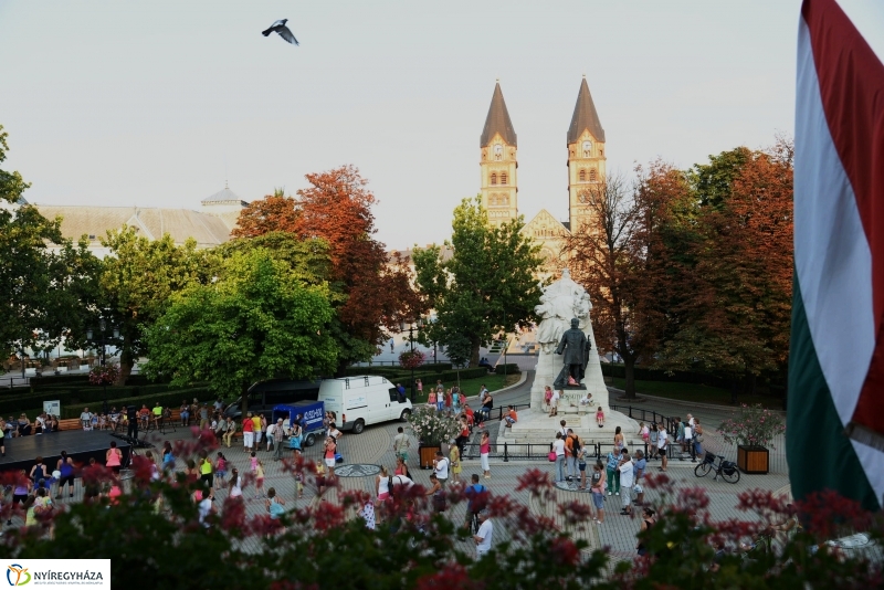 Zumba a Kossuth téren