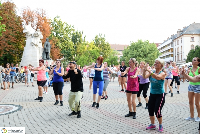 Zumba a Kossuth téren