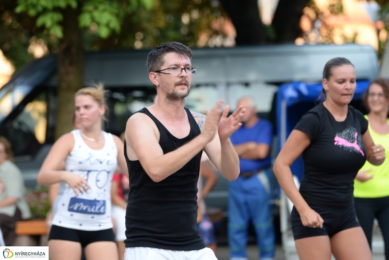 Zumba a Kossuth téren