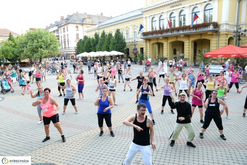 Zumba a Kossuth téren