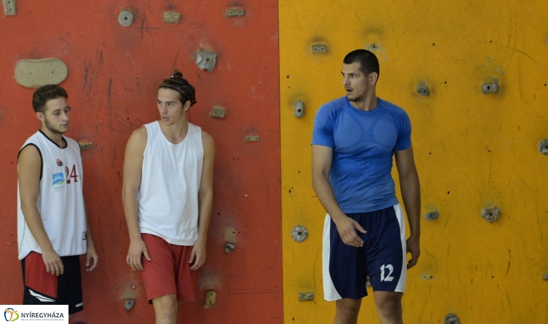 Megkezdték a felkészülést a férfi kosarasok