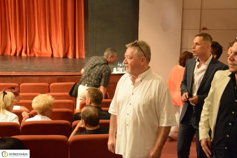 Évadnyitó a Színházban