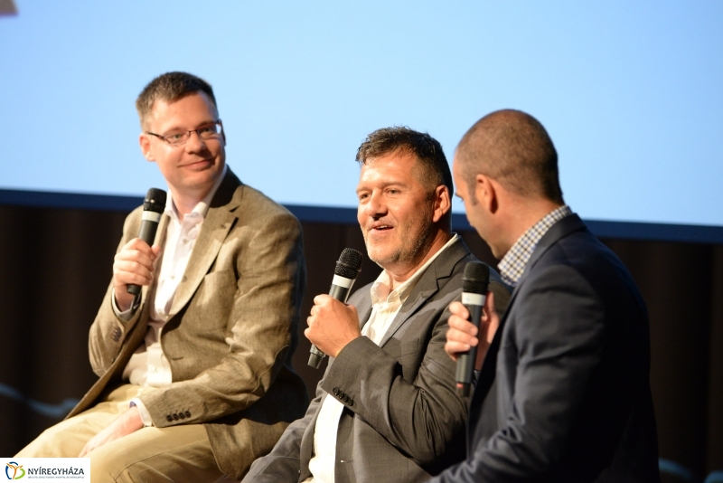 Dumaszínház-Dumaaktuál