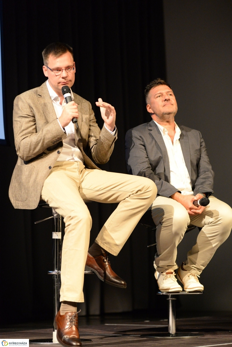 Dumaszínház-Dumaaktuál