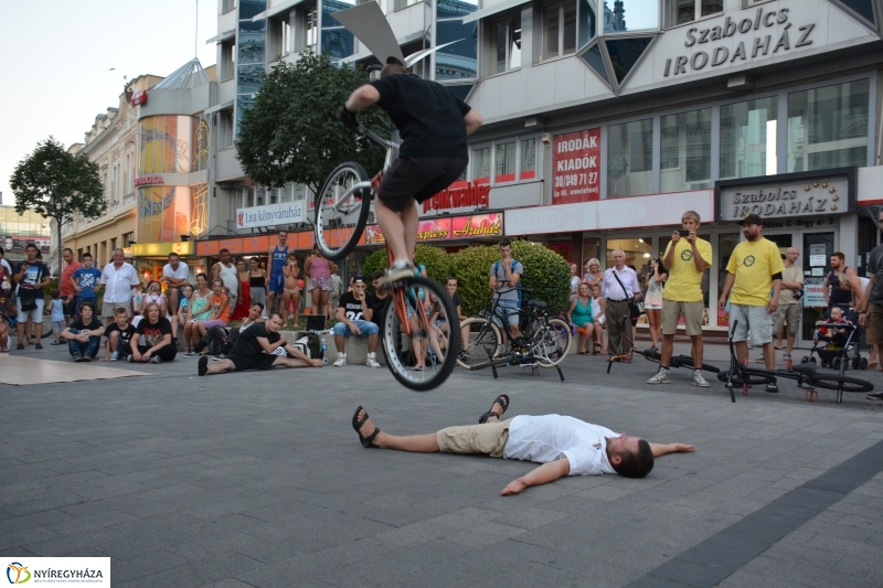 Triál a város közepén