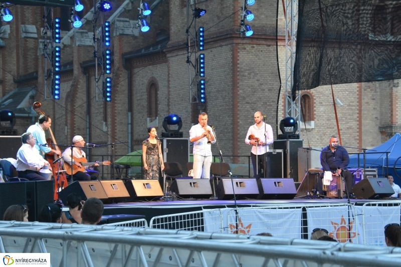 Romengo és Lakatos Mónika