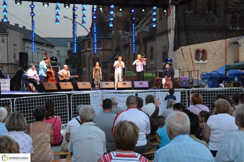 Romengo és Lakatos Mónika