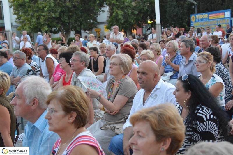 Romengo és Lakatos Mónika