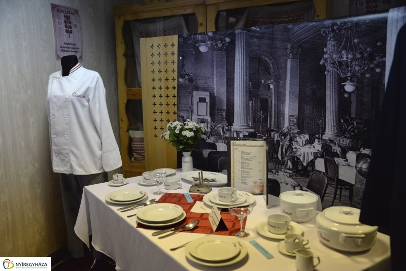 Utasellátó kiállítás a Vasutas Művelődésiházban