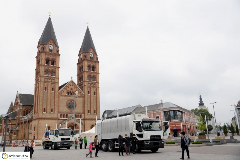 Szelektív Szombat a Kossuth téren 1