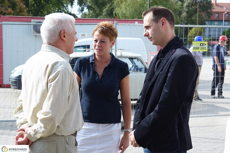 Bujtosi Szabadidő Csarnok felújításának bejárása