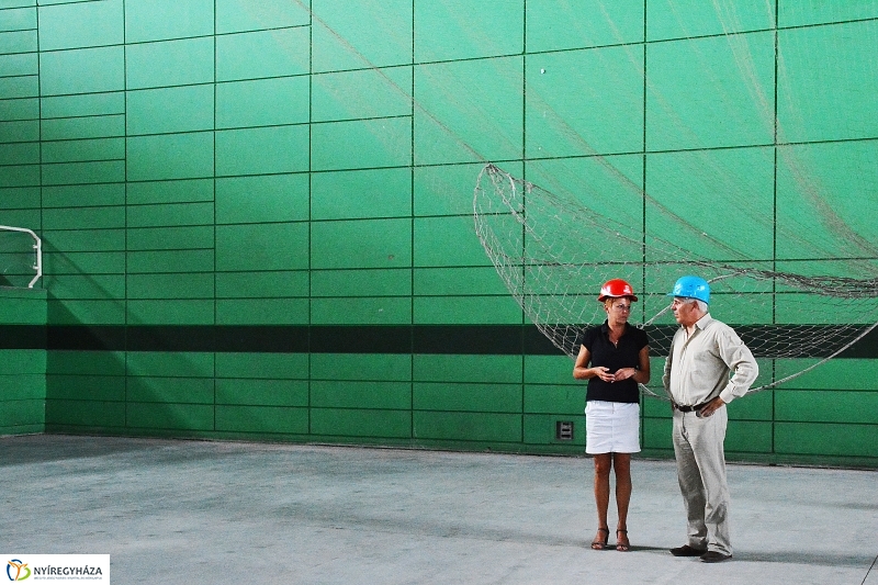 Bujtosi Szabadidő Csarnok felújításának bejárása